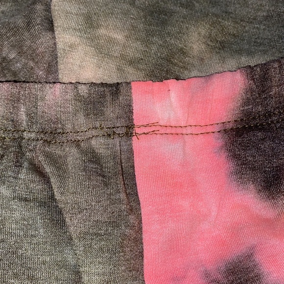 High-Waisted Shorts - Picture 10 of 10